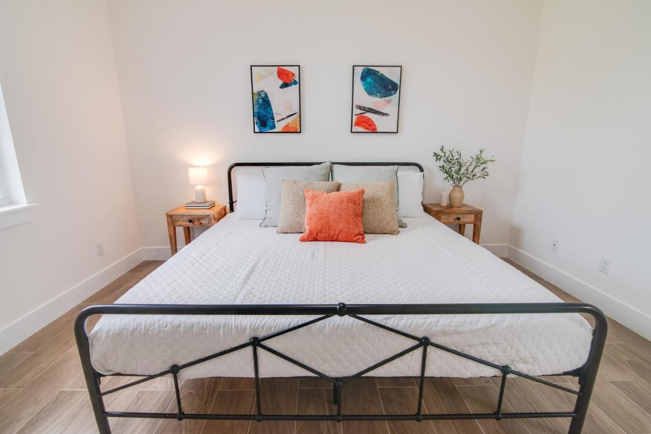 Private Cottage - King Beds, Brand New, Near Beach, Golfing, Shopping & Restaurants Lake Worth Beach Buitenkant foto