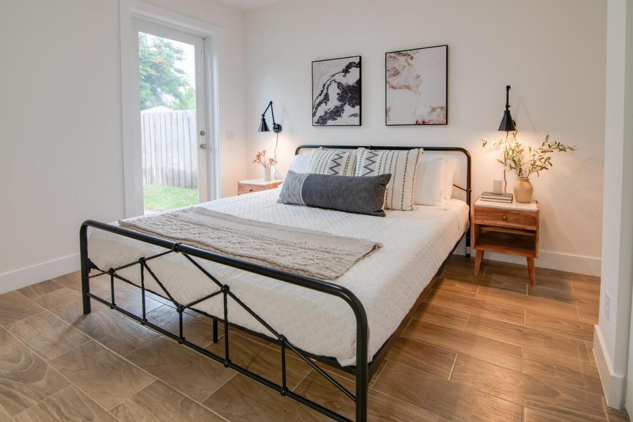 Private Cottage - King Beds, Brand New, Near Beach, Golfing, Shopping & Restaurants Lake Worth Beach Buitenkant foto